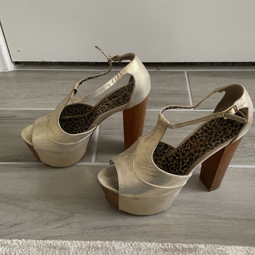Jessica Simpson Dany gold platform heels size 8